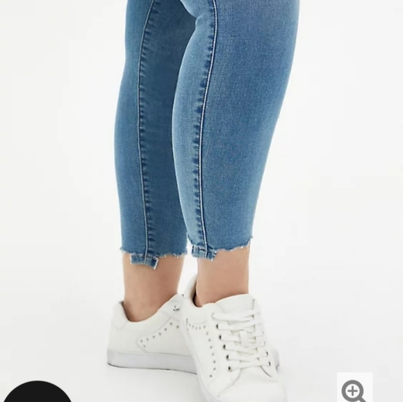 Torrid Destruction Jeggings 18 - Picture 3 of 4